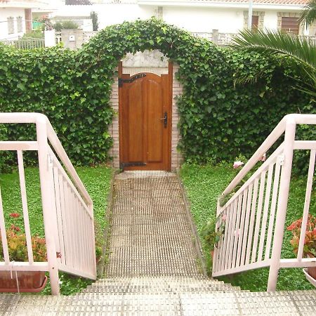 Villa Adosado Con Piscina Y Jardin En Laredo A 100 Mtrs De La Playa Exterior foto